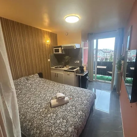 Petit Confortable Apartment *